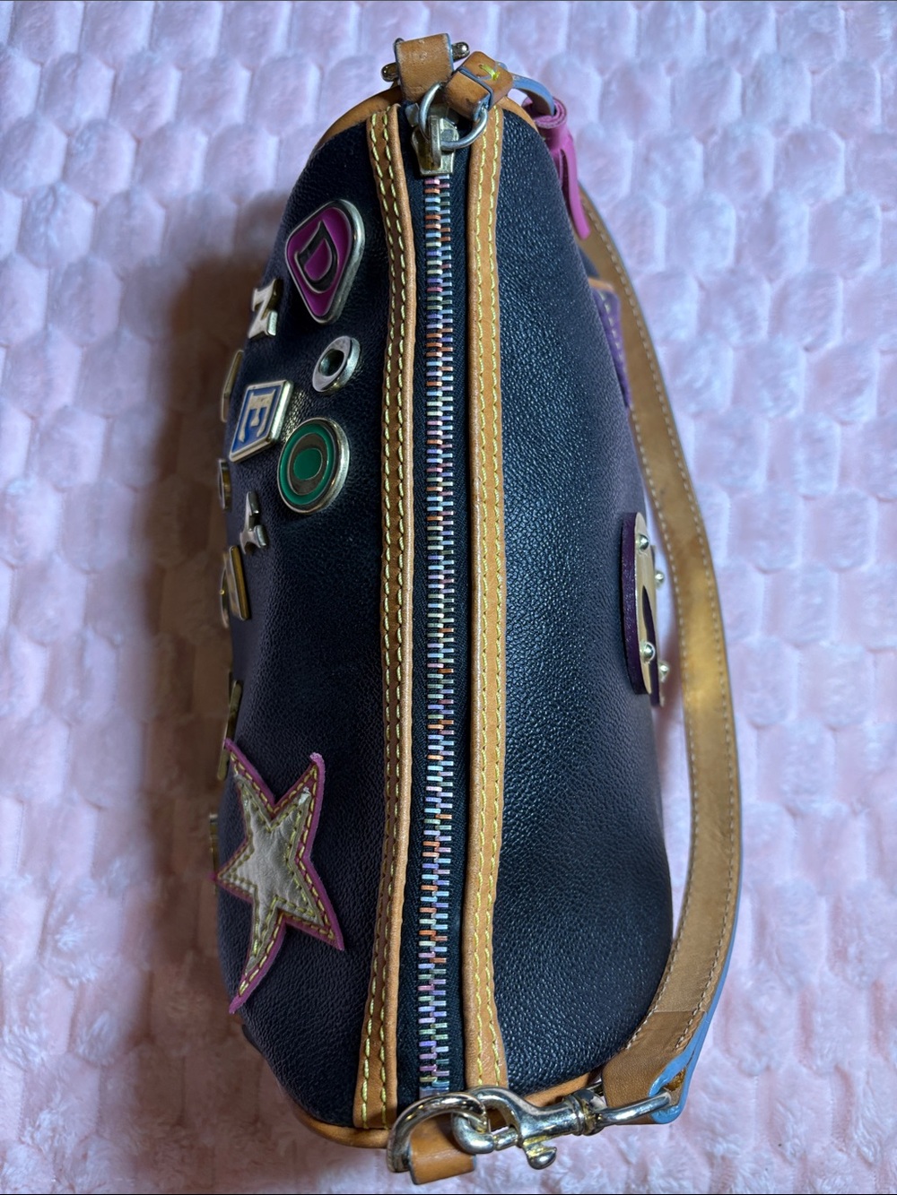 ๐ฉท Y2K/Vintage Colorful Patchwork Dooney & Bourke | Shoulder Bag ๐ - Picture 10 of 16